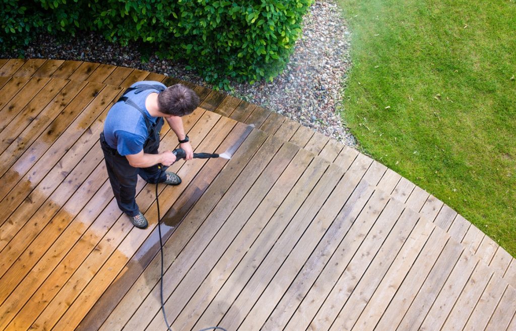 Cleaning your wooden terrace